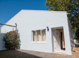 Queen Julie Constantia Lower Cottage, hotel in Kaapstad