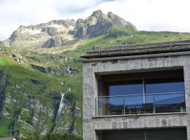 Chesa La Montanella - Ferienwohnung, Maloja, hotel v destinácii Maloja