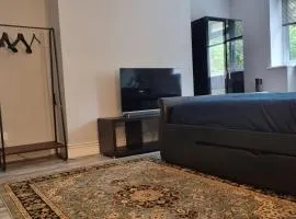 FLAT A - 33 Camden Square - Double Room