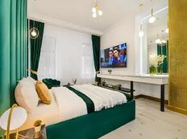 Golden Greens Studio - Luxury Design & Self Check-in