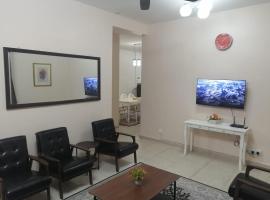 Number Ten Guest House, holiday home in Ayer Keroh