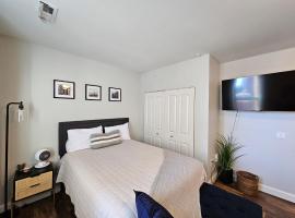 Cozy Stay at the Inman - 214, hotel in Champaign