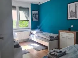 Schöne 2 Zimmer Apartment in Krefeld City, Monteur Wohnung Netflix & Prime