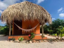Tropical Cabins Curaçao, íbúð í Dorp Sint Michiel