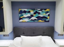 Farisma - Bright and central apt in Kalamata, hotel in Kalamata