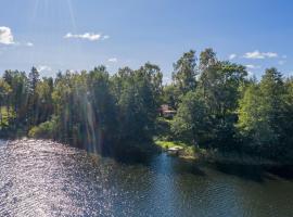 Drömtorp med egen brygga, hotel v destinaci Östhammar