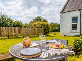 The Cheeseloft - Spacious one bed with terrace, hotel di Kirkcudbright