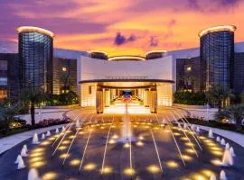 Thousand Cranes Sanya Yazhou Bay Int'l Exchange Centre,Curio by Hilton