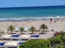 Vistas espectaculares 1ª linea playa, WIFI, ASCENSOR, pet-friendly hotel in Puerto de Sagunto