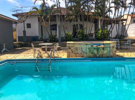 Casa de campo com piscina, mesa de bilhar e 3 quartos, hôtel avec parking à Itanhandu