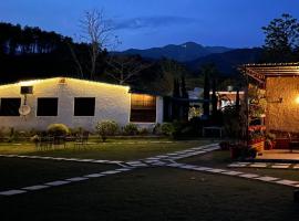 The Saraiville - Luxury Riverside Retreat, Cottages and Villas, holiday home in Dehradun