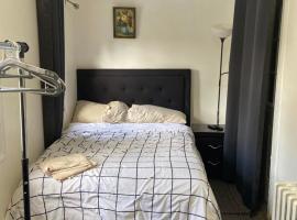 cozzy room with private entrance and drive way, homestay in Arlington