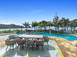 Beachside Luxury - Laingholm Holiday Apartment, apartman u gradu 'Titirangi'