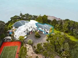 Beachside Luxury - Laingholm Holiday Apartment