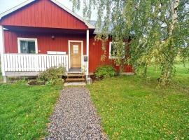 Litet hus på gård med utsikt över indalsälven, вілла у місті Indal