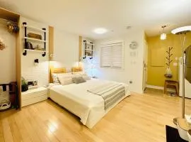 Private Guest Suite 10mins to Downtown - King Bed - Bathtub - Free Parking