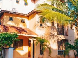 Home away from home, 5 Bedroom Villa, Bustani Close, Nyali Beach，蒙巴薩的小屋