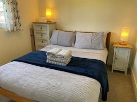 Entire Cozy Chalet in Bideford Bay Holiday Park, cabin in Bideford