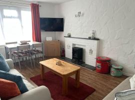 11 Trevarrian Court, Mawgan Porth, Newquay, hotel in Mawgan Porth