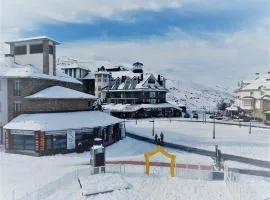 SKI & SNOW APARTMENTS by TODOSIERRANEVADA - Plaza Principal Junto a los Telecabinas