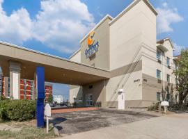 Comfort Inn & Suites Louisville Airport Fair & Expo โรงแรมใกล้สนามบินหลุยส์วิลล์ - SDFในลุยส์วิลล์