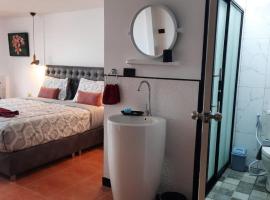 Happy Beach Jomtien Guesthouse โรงแรมในหาดจอมเทียน