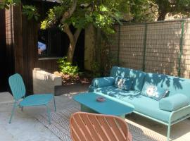 Maison 200m2- 9 chambres avec sdb - 16-18 personnes - séminaire-Proche Centre-Ville-Gare et Arena-terrasse, Hotel in Reims