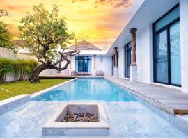 Mono 3bedroom seaside pool villa, hotel con parking en Ban Na Bon