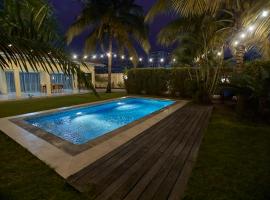 Sompteuse villa avec piscine à 5 min de la plage, atostogų būstas mieste Puant Nuaras