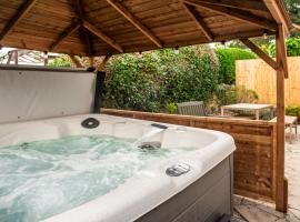 Stag Manor Hot Tub Retreat near Peak District, villa in Crich