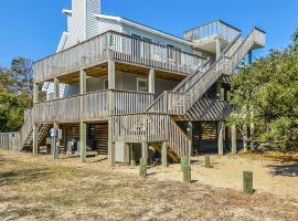4x2398, The T House- Oceanside, 5 BRs, Wild Horses, 600 ft to Beach Access, 4wheel Drive Area, hotel en Knotts Island