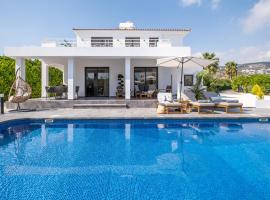 Cocoon Ocean Villa Luxury Escape, Ferienunterkunft in Peyia