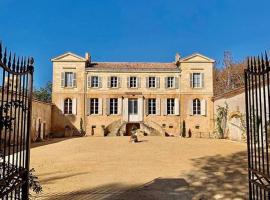 Château Le Repos - Luxury air-conditioned property with pool, holiday home in Rouffignac-de-Sigoulès