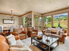 Owl Creek 04, Ski-in, ski-out luxury townhome with private hot tub in Snowmass Village