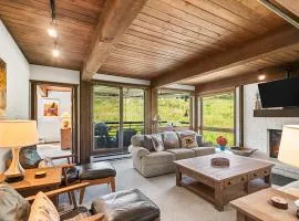 Enclave 208, Snowmass Ski-In/Ski-Out Condo w/Shared Pool/Hot Tub/WiFi