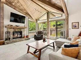 Enclave 307, Snowmass Ski-In/Ski-Out Condo w/Shared Pool/Hot Tub
