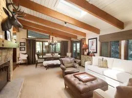 Little Nell Condominiums Unit 11, Top Floor Condo with Mountain Views, 3 Blocks to Gondola