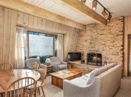 Chateau Dumont Unit 15, Spacious Top Floor Condo, Two Blocks from Aspen Mountain, hotel en Aspen
