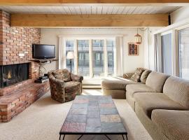 Chateau Dumont Unit 14, Spacious 3 Bedroom Condo, 1 Block from Downtown Aspen, хотел в Аспен