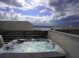 Sobol Apartments 'Navis' with private jacuzzi, hotel in Crikvenica