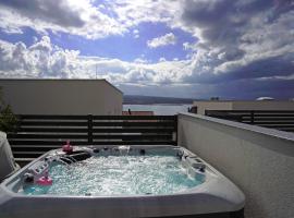 Sobol Apartments 'Navis' with private jacuzzi, hotel with jacuzzis in Crikvenica