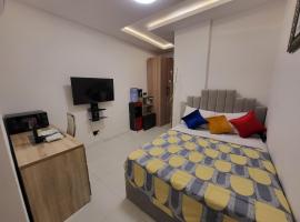 Ikoyi/Banana Studio Room, отель в Лагосе