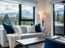 Stoked 4Ever - Revelstoke Condo (+Hot Tub)