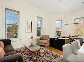 Independence Square 203, Stunning Suite w/ Great Views of Downtown Aspen, מלון באספן
