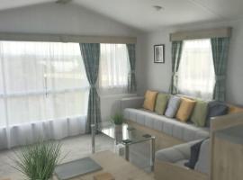 Sea breeze, modern, cosy holiday home(Wi-Fi), hotel in Millom