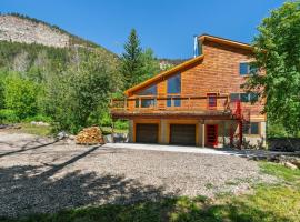 Secluded Mtn home by Purg, Hot Tub, Views! Pets ok, hotell i Durango