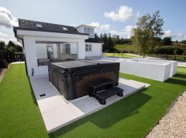 Guest House with hot tub - Roscommon Bank Holiday Special, hotel di Boyle