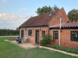 Peaceful country cottage in stunning surroundings, hotel in Beccles