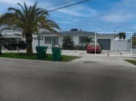 Modern 1BR Miami Apt Sleeps 3, Kitchenette L10A
