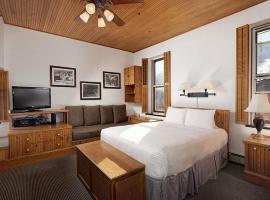 Independence Square 311, Best Location! Hotel Room with Rooftop Hot Tub in Aspen, hotell sihtkohas Aspen